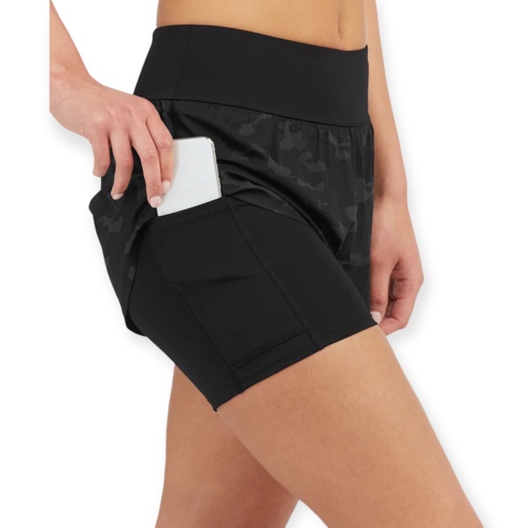 Spanx The Get Moving Short in Color Camo - Picture 5 of 8